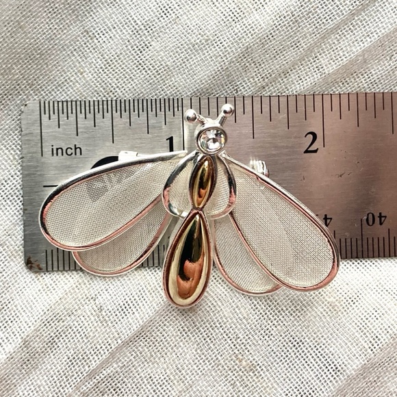 💐3/$12 Two-Tone Bee Trembler Brooch/Pin Silvertone Goldtone Movable Wings - Picture 6 of 7